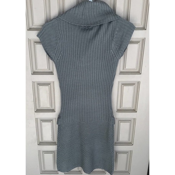 Too Hot Sweater SzS Gray Acrylic Cap Sleeves Tab Details Pull Over Pre-Own - Picture 2 of 13